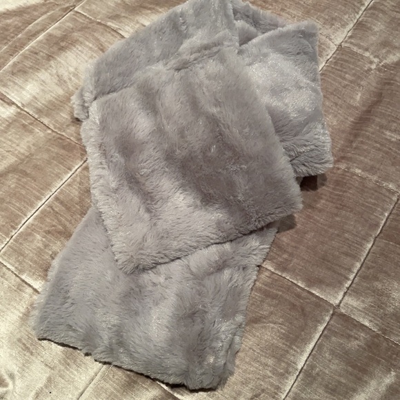 Soft Faux Fur Loop Scarf NWOTS - Picture 5 of 6